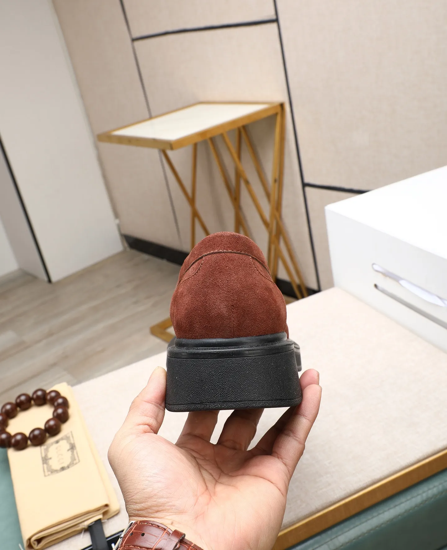 Men's shoes 💰520 (high-end, all cowhide) GUCCI high-end formal leather shoes, original imported fabrics from Italy, cowhide lining, original hardware. I believe you will be struck by it from the first moment you see it. The avant-garde atmosphere can no longer fully interpret its elegance. AAA grade rubber outsole, super comfortable. The original counter last guarantees its original version and quality. The simple upper ensures its comfort and breathability. A pair of truly good shoes has its own unique soul, famous quality, regular size 38-44 (45 customized)